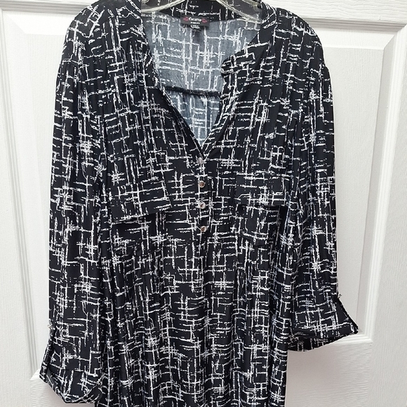 l Cocomo Black and White Graphic 3/4 Sleeve Blouse Size 3X.  EUC - Picture 1 of 4